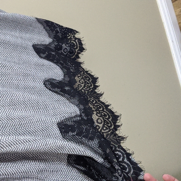 Maurice's plus size grey top with lace trim - Picture 4 of 4